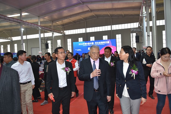  我会作为支持单位的第九届中国·河北省建筑仪器展销会日前在河北献县举行 