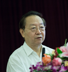 全国政协常委、经济委员会副主任、工业和信息化部原部长李毅中演讲《促进新旧动能转换、发挥有效投资作用》