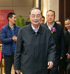 十届全国人大副委员长蒋正华步入会场
