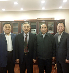 会领导向十一届全国政协副主席：阿不来提•阿不都热西提汇报工作