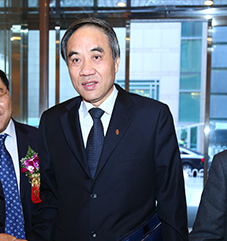 执行会长路印林陪同十三届全国政协副主席辜胜阻出席本会活动