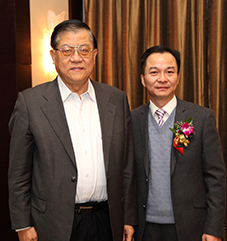 秘书长方国辉与国家税务总局原副局长许善达合影