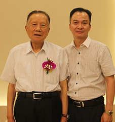秘书长方国辉与中国证监会原主席周道炯合影
