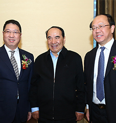 十一届全国政协副主席阿不来提•阿不都热西提、贵州省政协副主席、省工商联主席李汉宇与执行理事长江文填合影