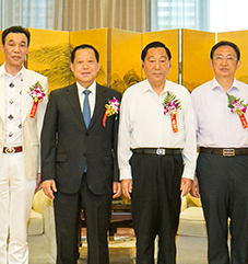 十二届全国政协副主席刘晓峰、十二届全国政协副主席齐继春与会领导及嘉宾合影
